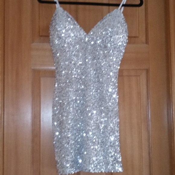 blanc Dresses & Skirts - Sexy Sequin Dress Size M